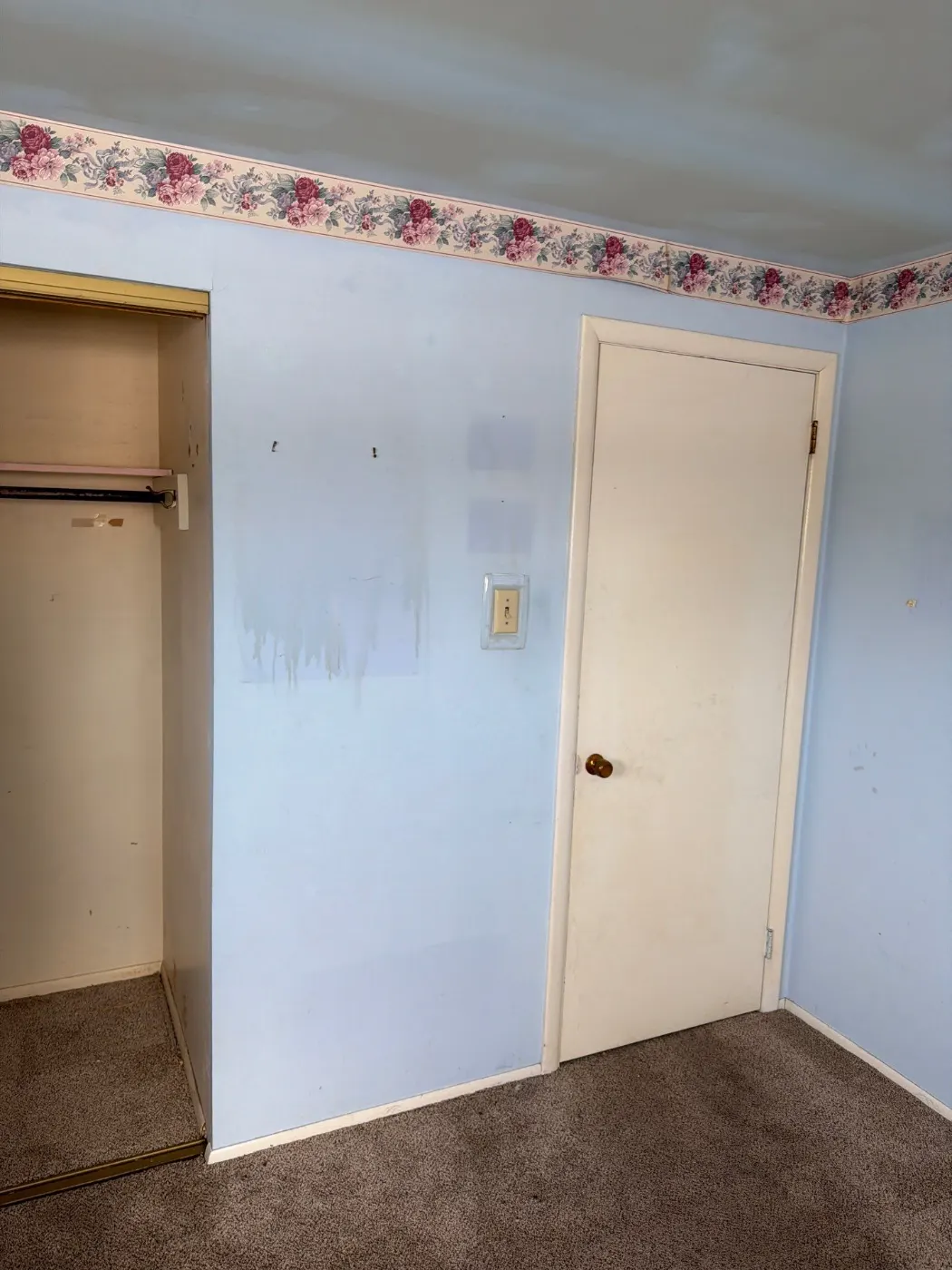 Moisture meter reading on drywall in Stonegate water loss